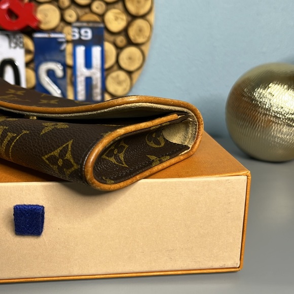 Louis Vuitton Pochette Twin PM Bag - Picture 5 of 14